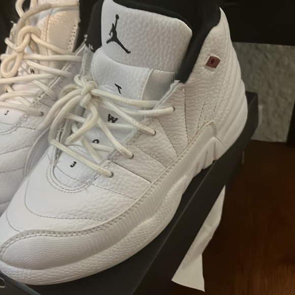 Boys Jordan’s size 3 preloved good condition - Picture 2 of 7